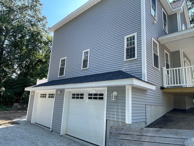 1 Old Fall River Rd, Dartmouth, MA 02747