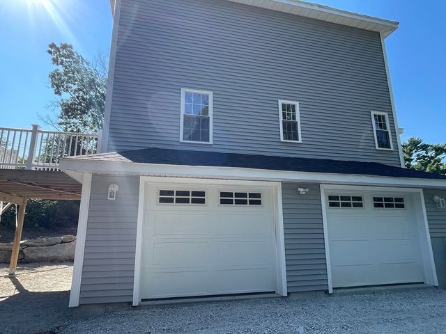 1 Old Fall River Rd, Dartmouth, MA 02747