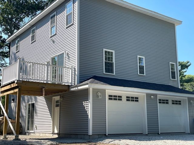 1 Old Fall River Rd, Dartmouth, MA 02747