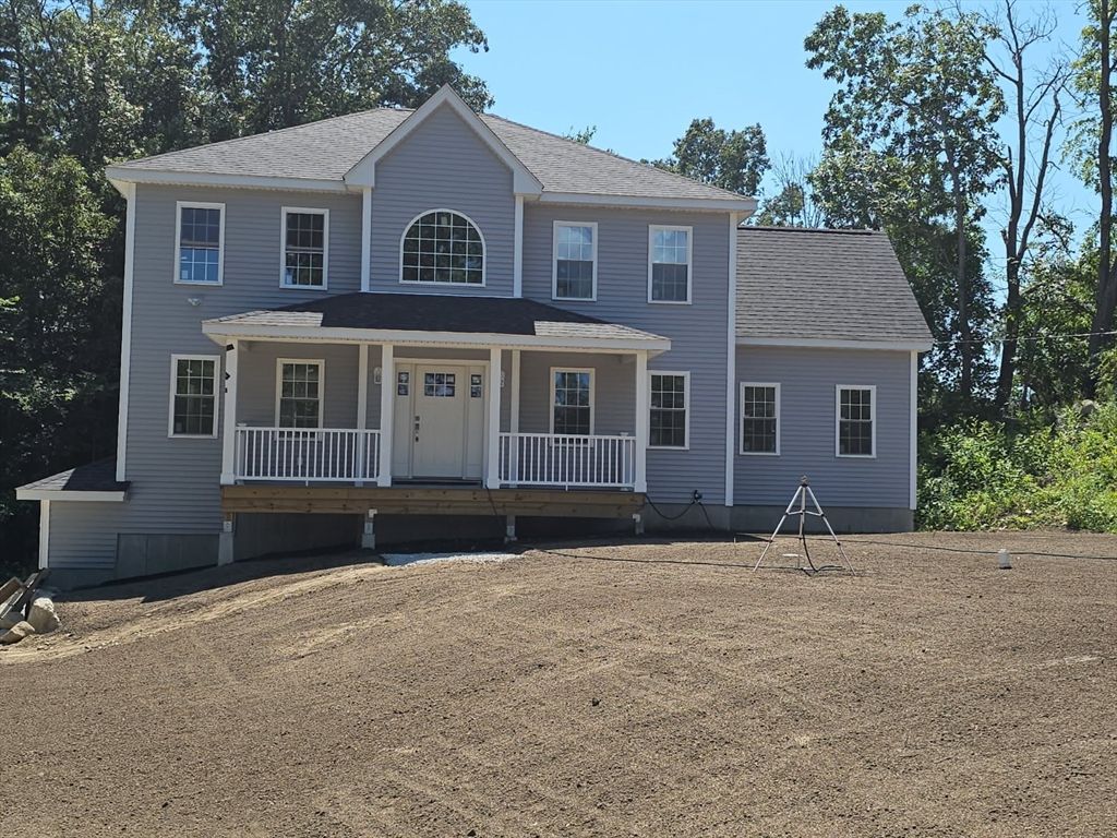 1 Old Fall River Rd, Dartmouth, MA 02747