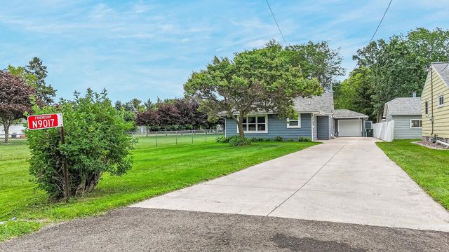 N9017 LAKESHORE DRIVE, Van Dyne, WI 54979