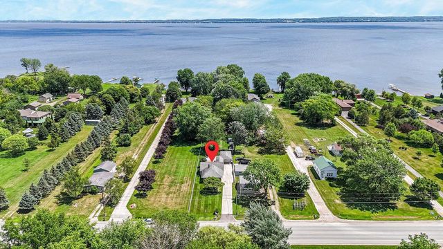 N9017 LAKESHORE DRIVE, Van Dyne, WI 54979