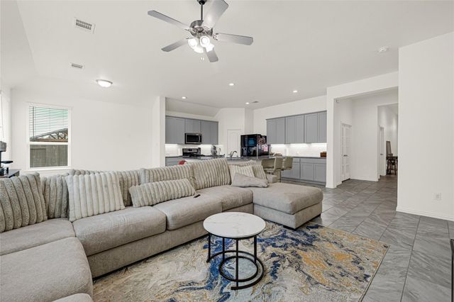 696 W Linnwood Drive, Woodbranch, TX 77357