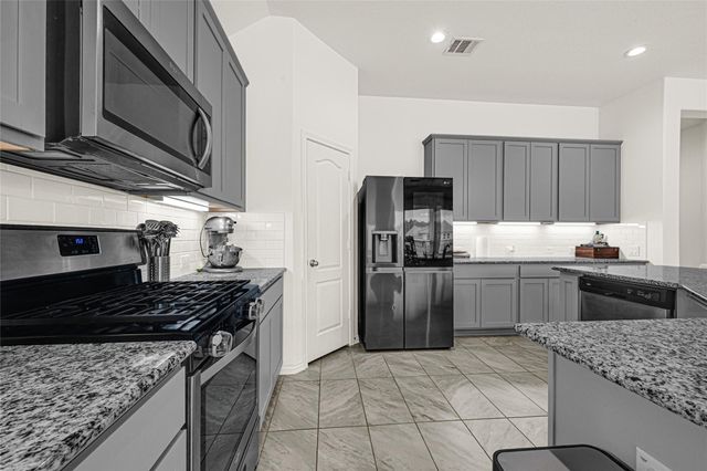 696 W Linnwood Drive, Woodbranch, TX 77357