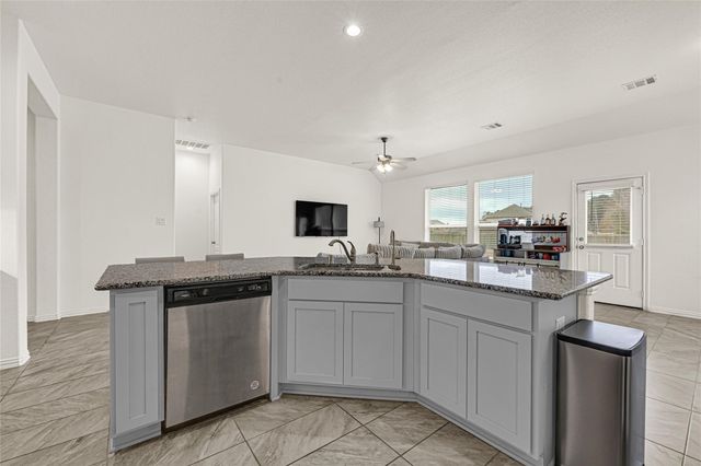 696 W Linnwood Drive, Woodbranch, TX 77357