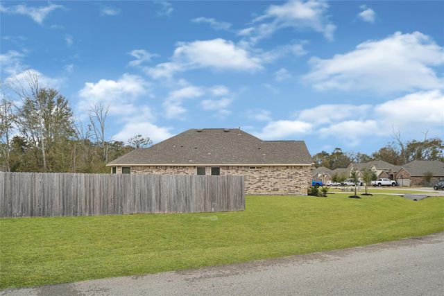 696 W Linnwood Drive, Woodbranch, TX 77357