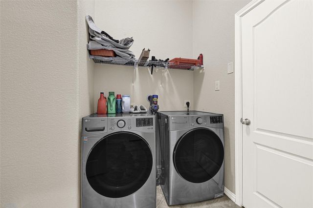 696 W Linnwood Drive, Woodbranch, TX 77357