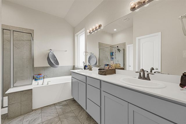 696 W Linnwood Drive, Woodbranch, TX 77357