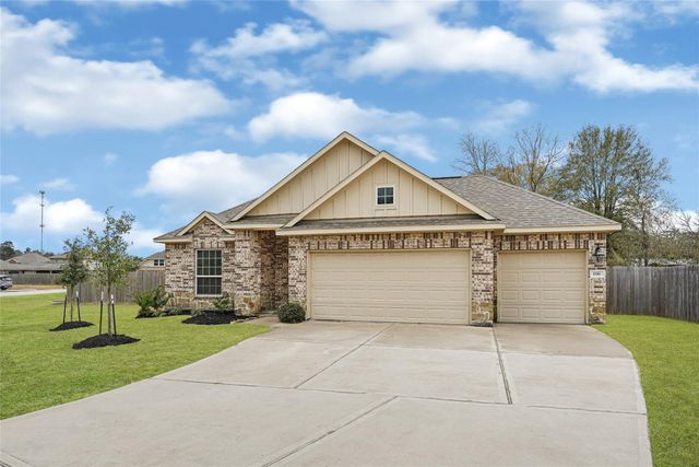 696 W Linnwood Drive, Woodbranch, TX 77357
