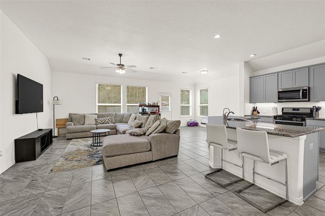 696 W Linnwood Drive, Woodbranch, TX 77357