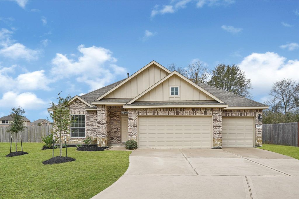 696 W Linnwood Drive, Woodbranch, TX 77357
