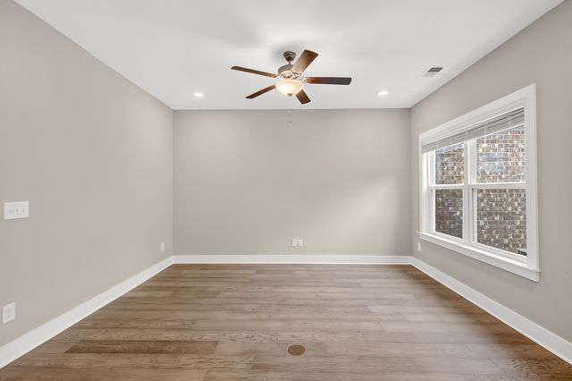 906 Meadowcrest Way, Lebanon, TN 37090