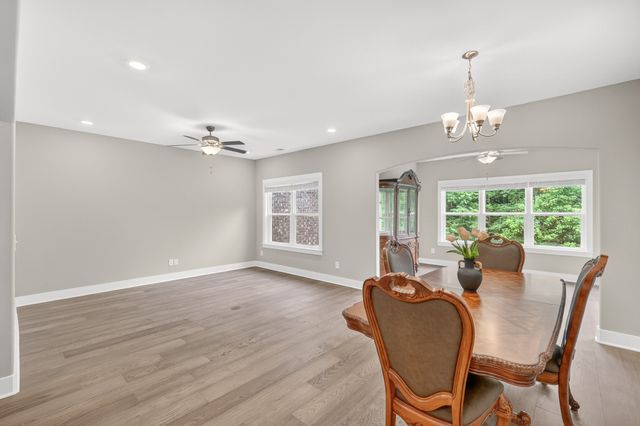906 Meadowcrest Way, Lebanon, TN 37090
