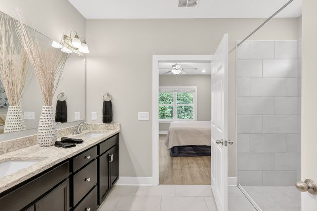 906 Meadowcrest Way, Lebanon, TN 37090