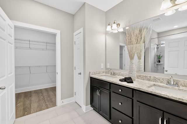 906 Meadowcrest Way, Lebanon, TN 37090
