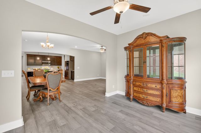 906 Meadowcrest Way, Lebanon, TN 37090