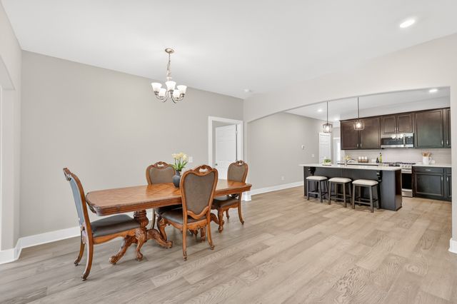906 Meadowcrest Way, Lebanon, TN 37090