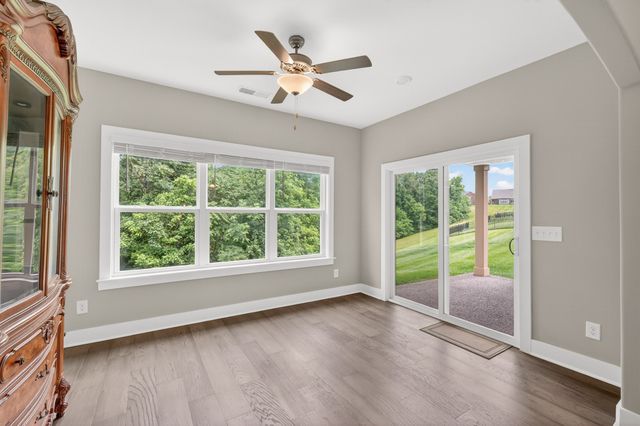 906 Meadowcrest Way, Lebanon, TN 37090