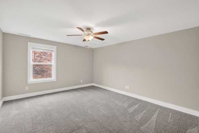 906 Meadowcrest Way, Lebanon, TN 37090