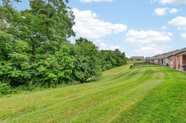 906 Meadowcrest Way, Lebanon, TN 37090