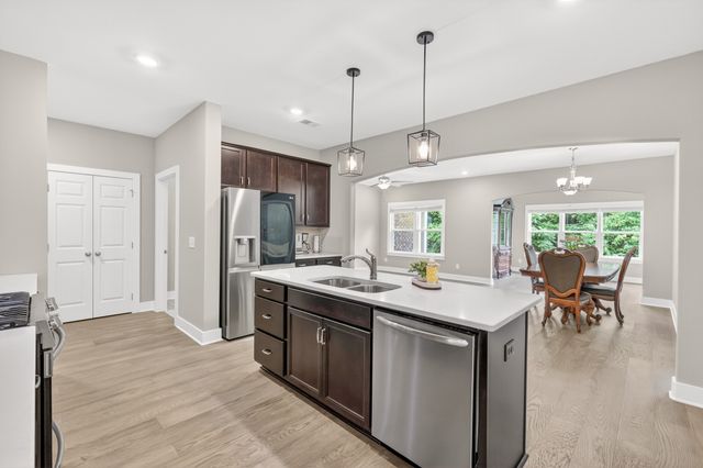 906 Meadowcrest Way, Lebanon, TN 37090
