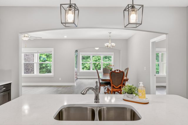 906 Meadowcrest Way, Lebanon, TN 37090