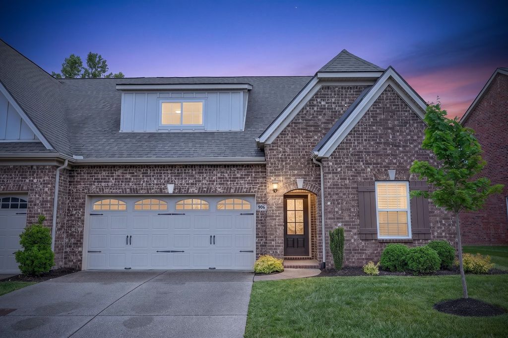 906 Meadowcrest Way, Lebanon, TN 37090