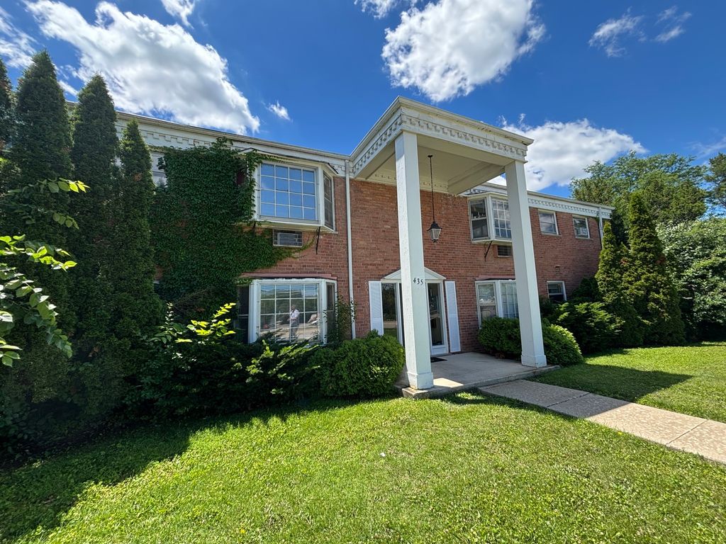 435 Burlington Avenue 4, Downers Grove, IL 60515