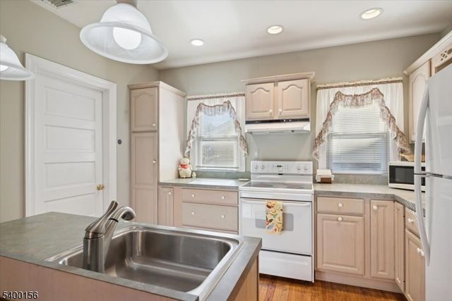 20 Camman Pl, Somerville Boro, NJ 08876