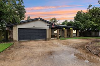 2910 E 76th Place, Tulsa, OK 74136