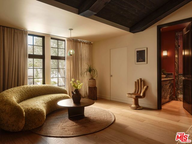 851 Strada Vecchia Road, Los Angeles, CA 90077