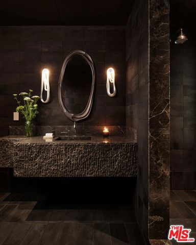 851 Strada Vecchia Road, Los Angeles, CA 90077