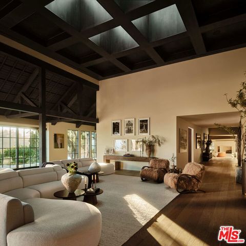 851 Strada Vecchia Road, Los Angeles, CA 90077