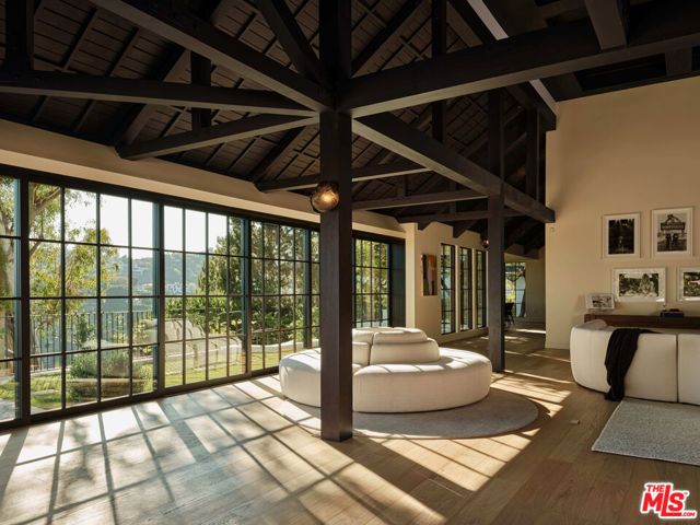 851 Strada Vecchia Road, Los Angeles, CA 90077
