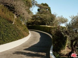 851 Strada Vecchia Road, Los Angeles, CA 90077