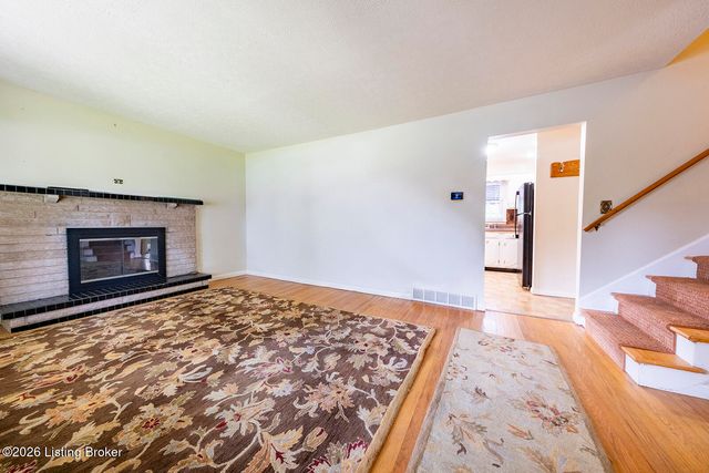 4021 Blossomwood Dr, Louisville, KY 40220