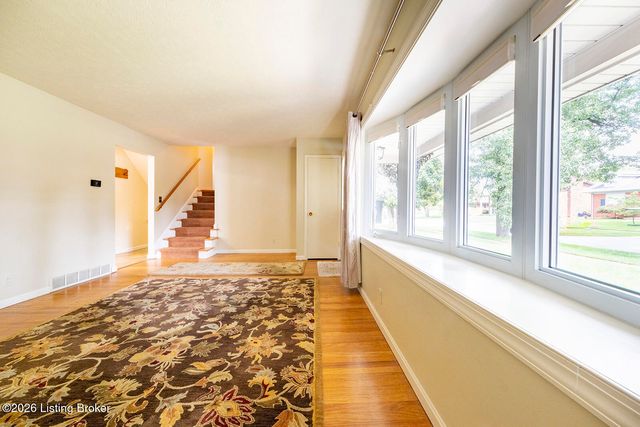 4021 Blossomwood Dr, Louisville, KY 40220