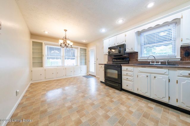 4021 Blossomwood Dr, Louisville, KY 40220