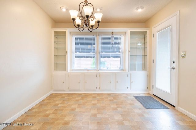 4021 Blossomwood Dr, Louisville, KY 40220
