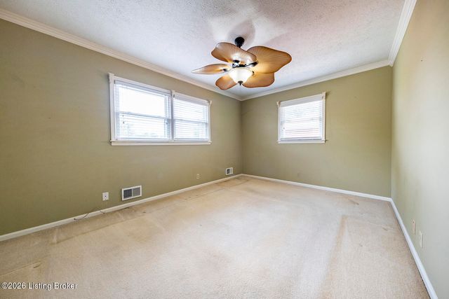 4021 Blossomwood Dr, Louisville, KY 40220
