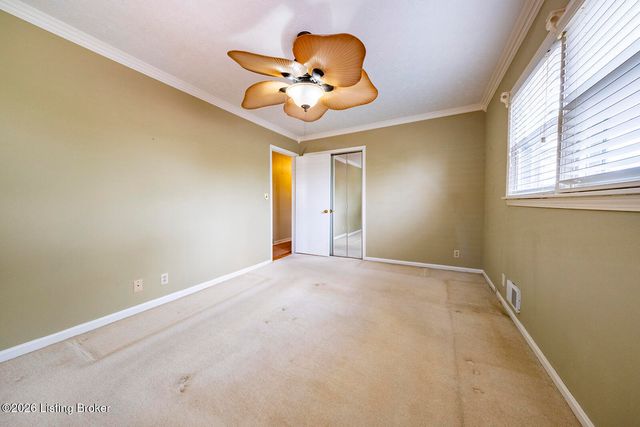 4021 Blossomwood Dr, Louisville, KY 40220