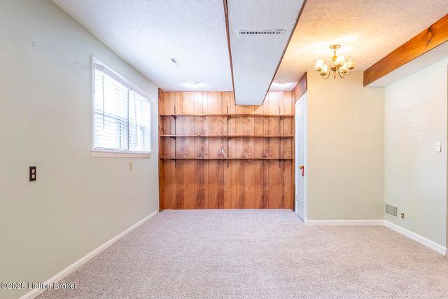 4021 Blossomwood Dr, Louisville, KY 40220