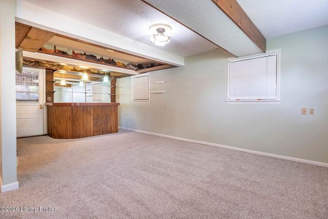 4021 Blossomwood Dr, Louisville, KY 40220