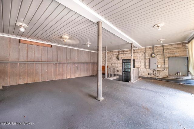 4021 Blossomwood Dr, Louisville, KY 40220