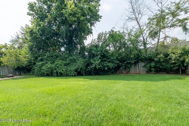 4021 Blossomwood Dr, Louisville, KY 40220