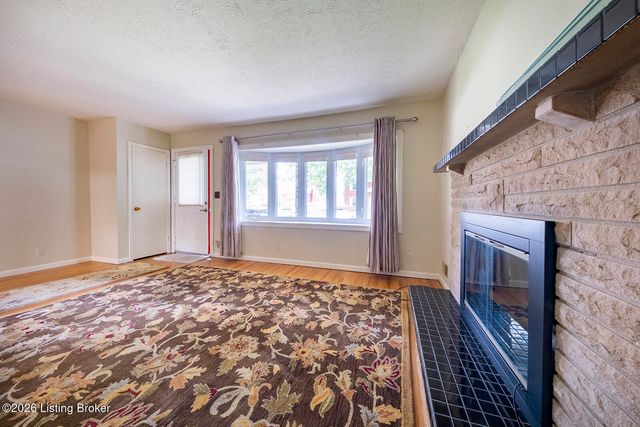 4021 Blossomwood Dr, Louisville, KY 40220
