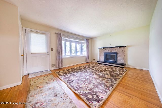 4021 Blossomwood Dr, Louisville, KY 40220