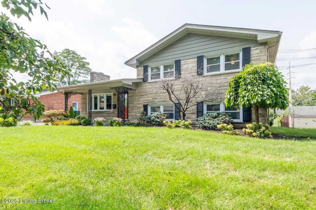 4021 Blossomwood Dr, Louisville, KY 40220
