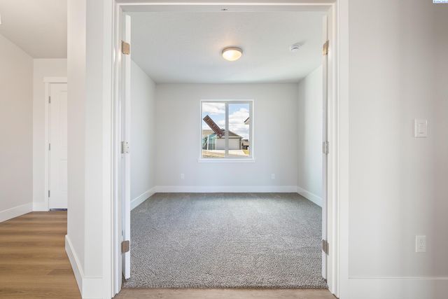 2946 S Osborne St, Kennewick, WA 99338