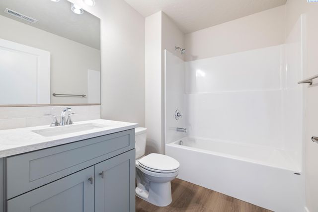 2946 S Osborne St, Kennewick, WA 99338